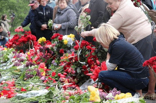 Одесса помнит: горожане вышли сразу на два митинга в память о жертвах 2 мая