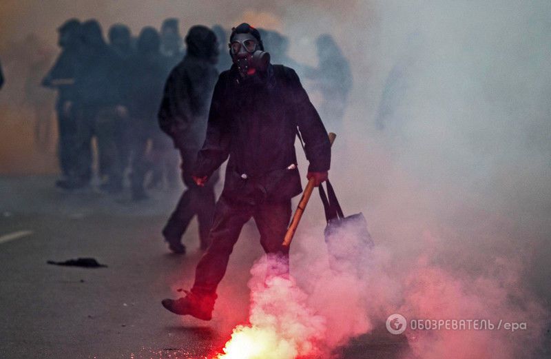 В Милане от рук антиглобалистов пострадали 11 полицейских и десятки машин