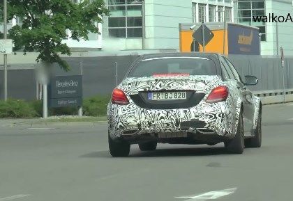 Шпионы рассекретили новый Mercedes: эффектные фото и видео