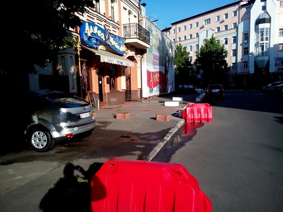 Киевлянин пожаловался на мойщиков автомобилей посольства Сербии