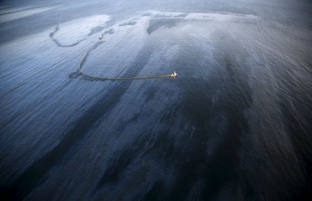 Под Санта-Барбарой вылилось почти 80 тыс. литров нефти