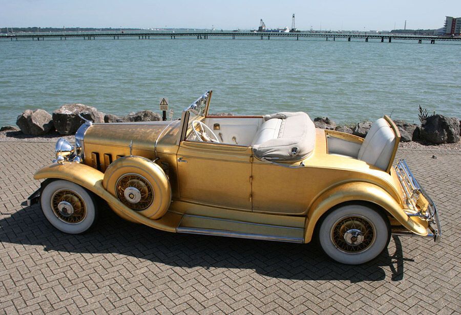 В Британии продают золотой Cadillac 1931 года