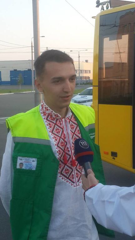 В Киеве кондукторы и водители надели вышиванки: опубликованы фото