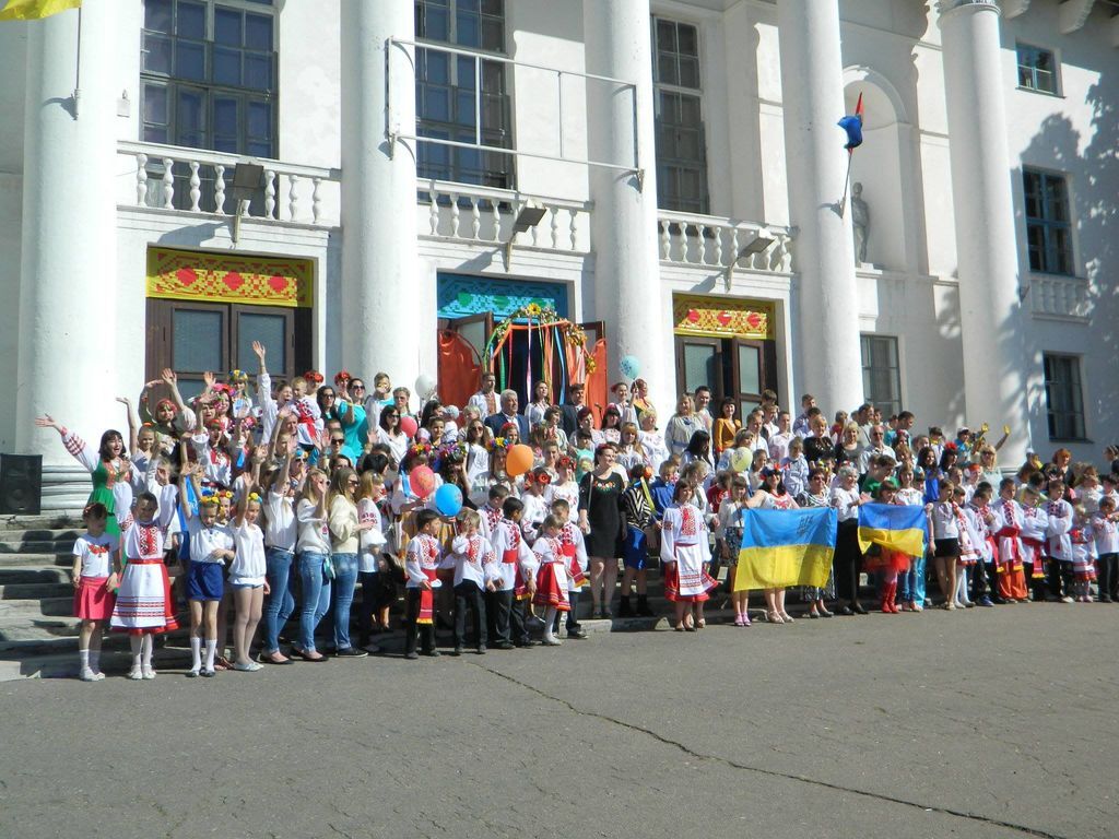 Под Артемовском впервые прошел День вышиванки. Фото