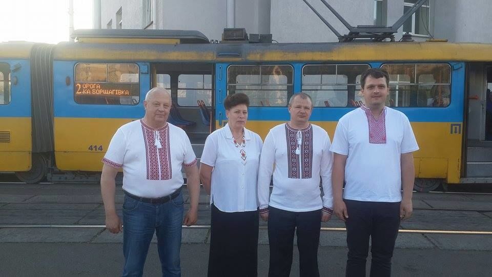 В Киеве кондукторы и водители надели вышиванки: опубликованы фото