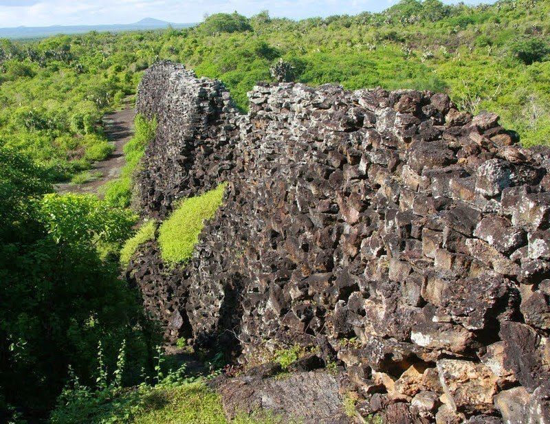 Печальная "Стена слез" на Галапагосских островах