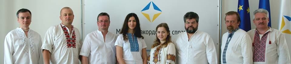 Оккупантам вопреки: крымчане надели украинские вышиванки – фотофакт