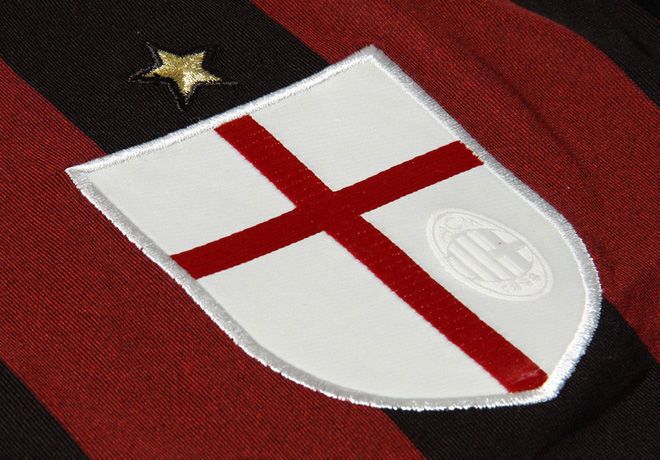 Новое лицо: "Милан" представил "кровавую" форму