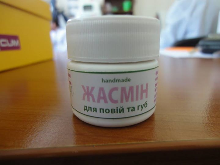 В Киеве продают крем "для повій та губ": фотофакт