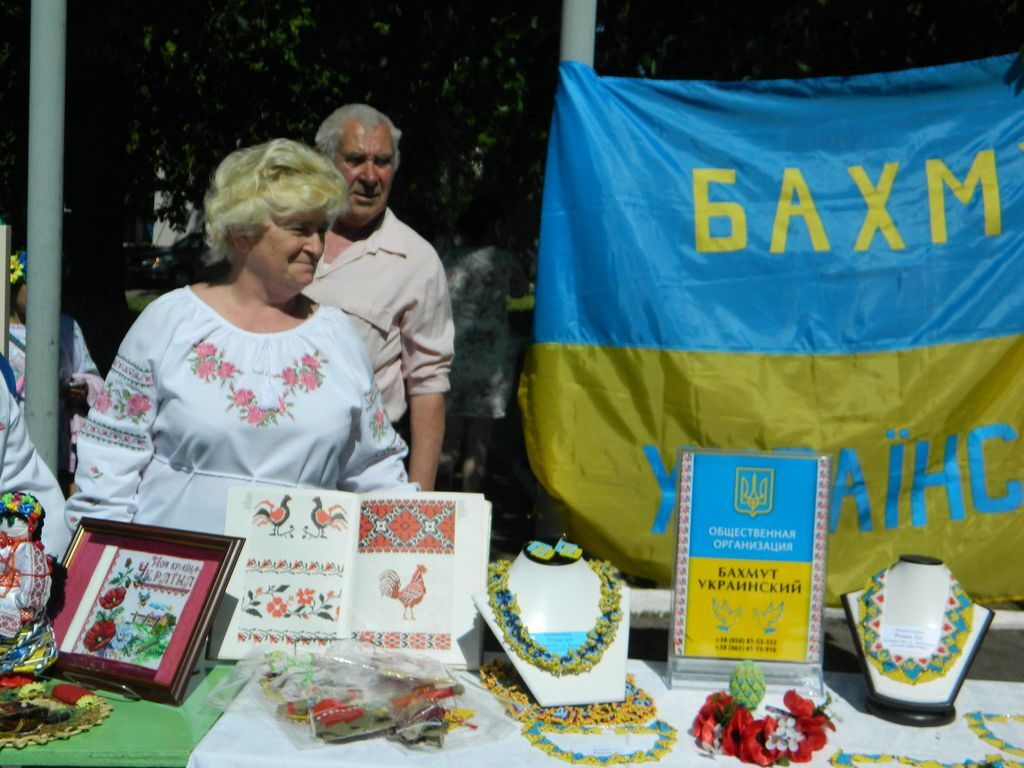 Под Артемовском впервые прошел День вышиванки. Фото