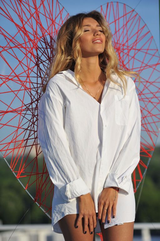 Ведущая "Орел и Решка" Регина Тодоренко сняла клип с командой Lady Gaga