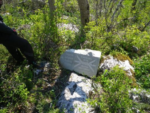 В Крыму вандалы разрушили памятник депортированным татарам: фотофакт