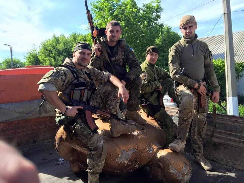 Бійці "Київ-1" в Курахово без насильства і тиску розібралися з Леніним: опубліковані фото