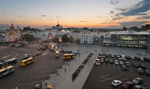 Донецк до и после войны: фотографии того, что осталось от цветущего города