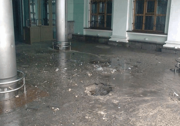 Донецк до и после войны: фотографии того, что осталось от цветущего города