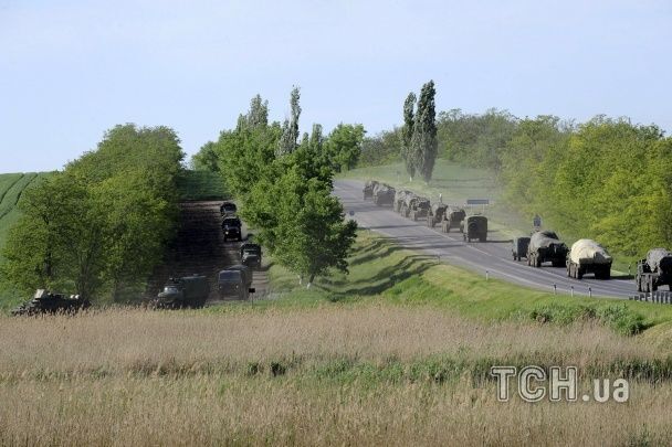 Огромная колонна российской военной техники направилась к границе Украины: фотофакт