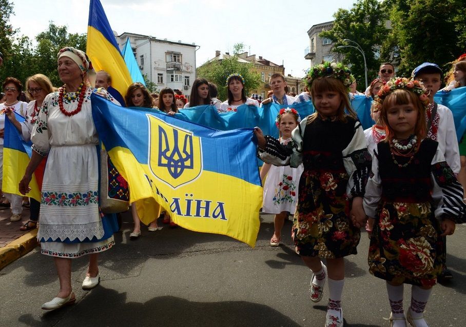 Лучшие фото и видео мегамарша вышиванок в Киеве