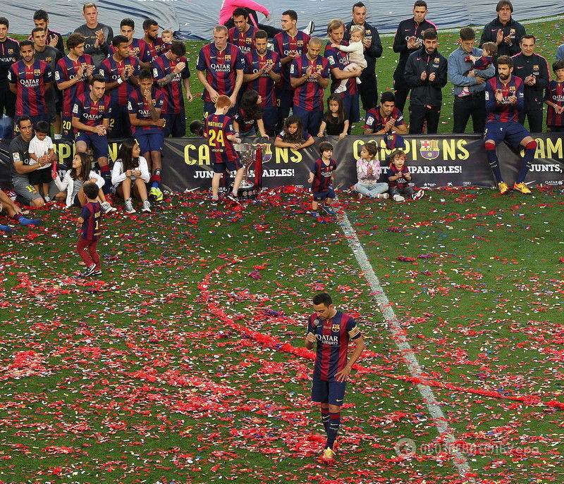 Легендарный капитан "Барселоны" разревелся, прощаясь с клубом: трогательные фото