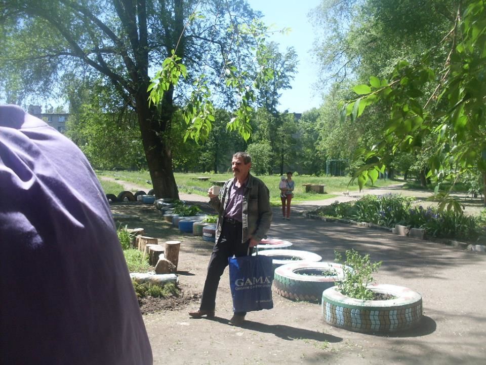 Голодающие Луганска. Очередь за бесплатной кашей не уменьшается: фотофакт 