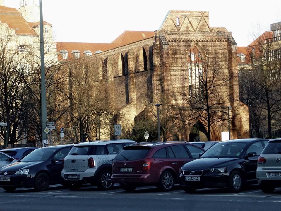 Киевлянин "прославил" памятник городской бесхозяйственности