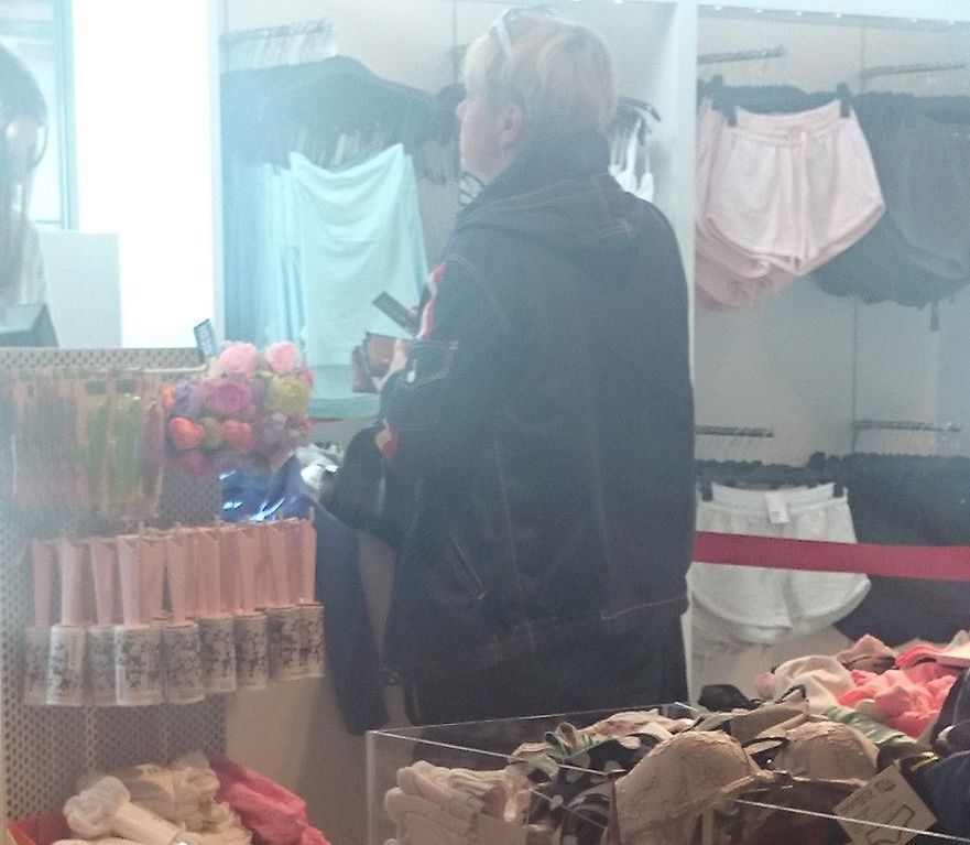 Что покупает глава Нацбанка: Гонтареву засекли на шопинге в Риге 