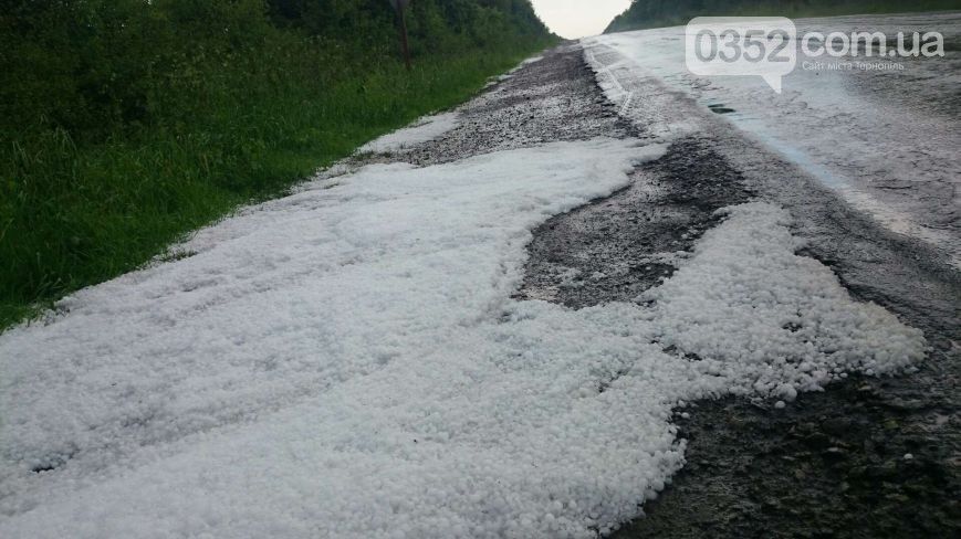 На Тернопольщине выпал град размером с грецкий орех: фотофакт