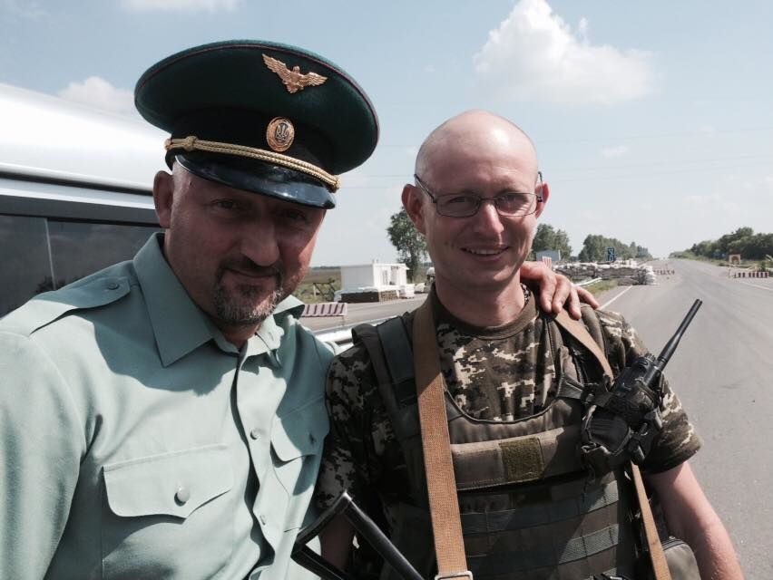 Дивовижна схожість: на Донбасі воює двійник Яценюка. Фотофакт