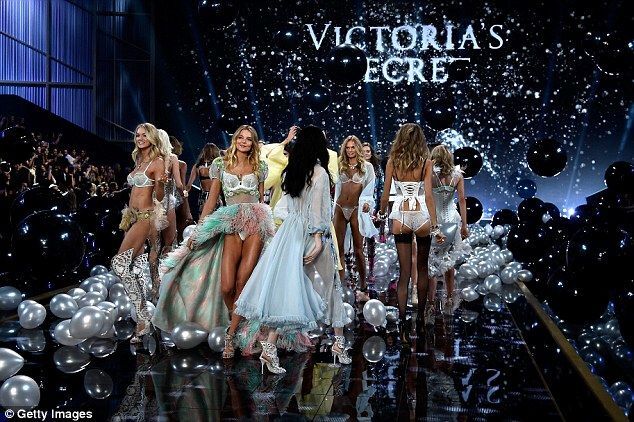 Victoria’s Secret соберет на юбилейное шоу в Нью-Йорке лучших моделей