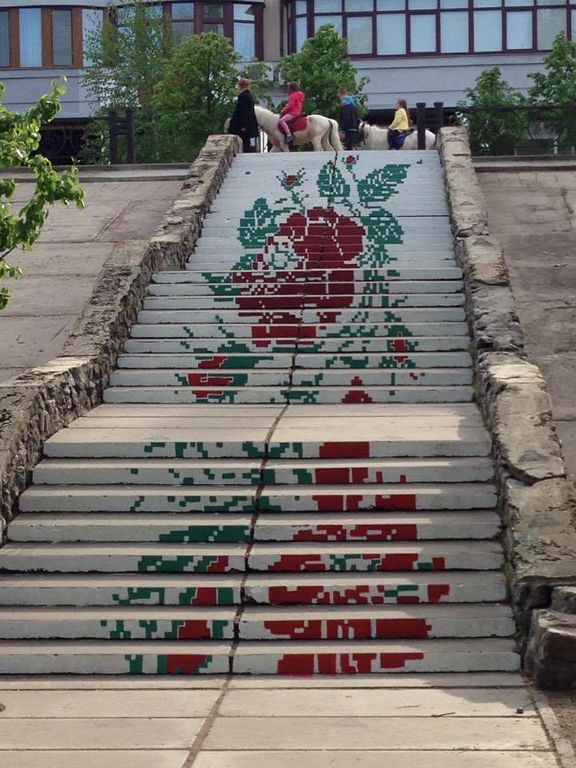 В Киеве появилась лестница-вышиванка