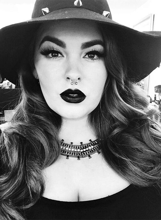 Популярное британское фото-агентство заключило контракт с моделью XXL