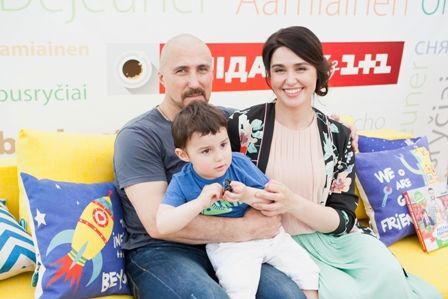 Сеничкин презентовал обложку своей второй кулинарной книги под названием "Сніданки для дітей"