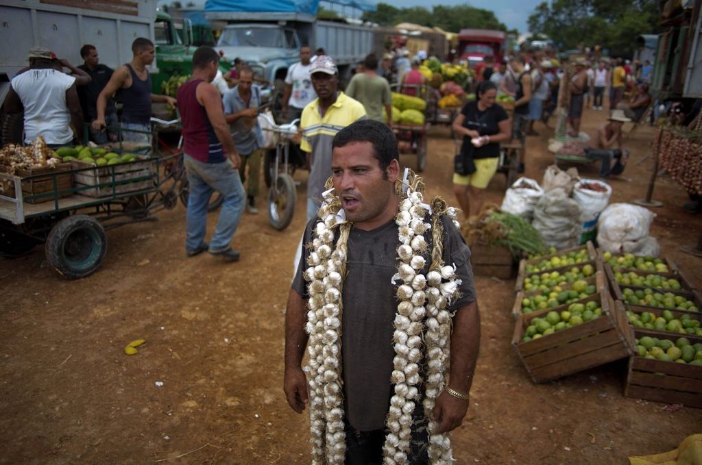 Жизнь на Кубе: как выглядит уличный рынок в Гаване