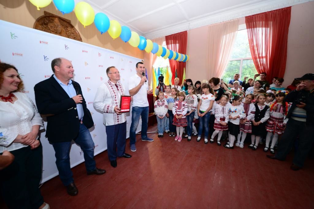 Кличко отпраздновал со школьниками десятилетие социнициативы "Клич друзів – граймо разом!"