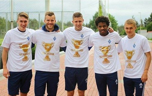 Футболисты "Динамо" начали празднование чемпионства: яркие фото