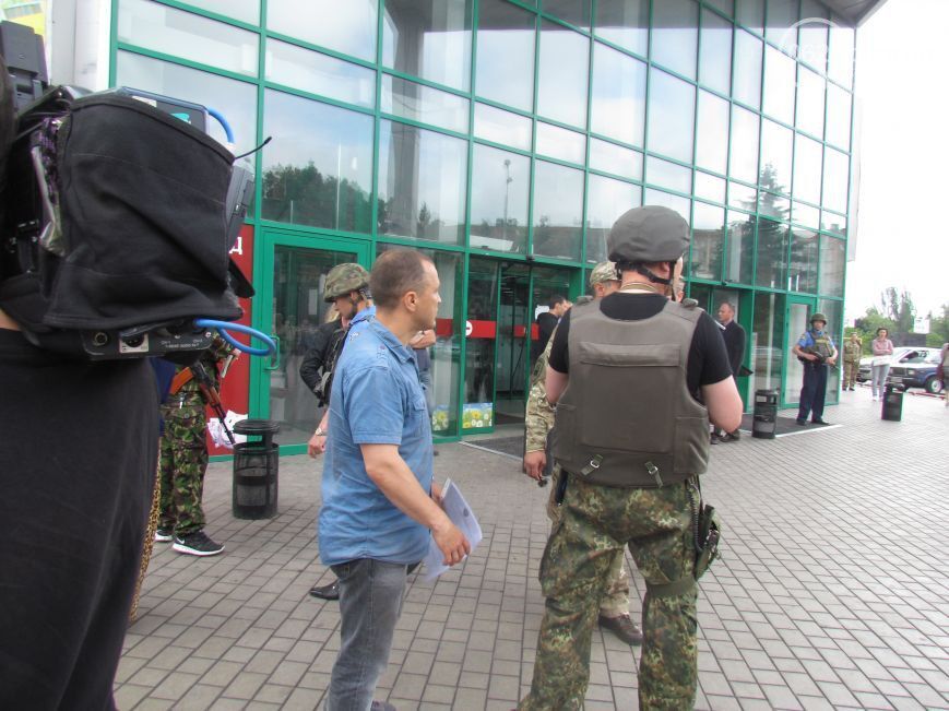 СМИ: в Мариуполе пытались "отжать" супермаркет "Обжора"