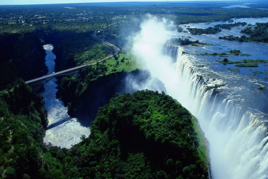 Гремящий дым Африки: путешествие на водопад Виктория