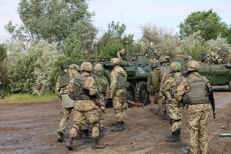 Украина провела масштабные учения десантных войск: фотофакт