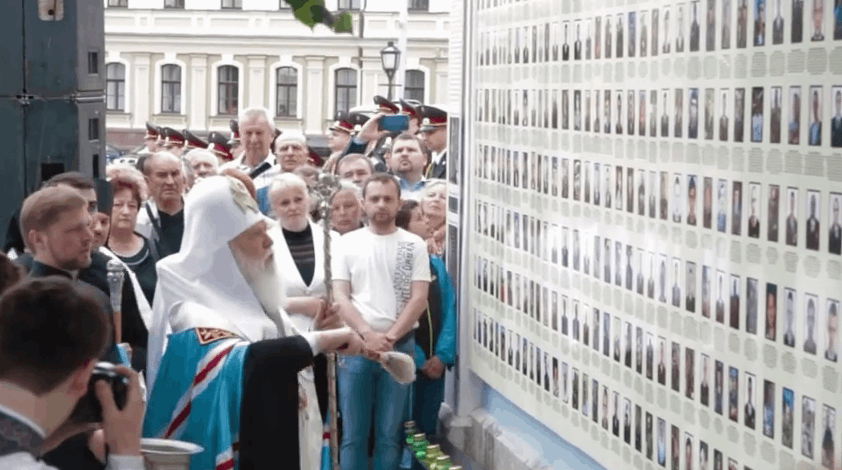 В Киеве открыли стену памяти погибшим воинам АТО: опубликованы фото и видео