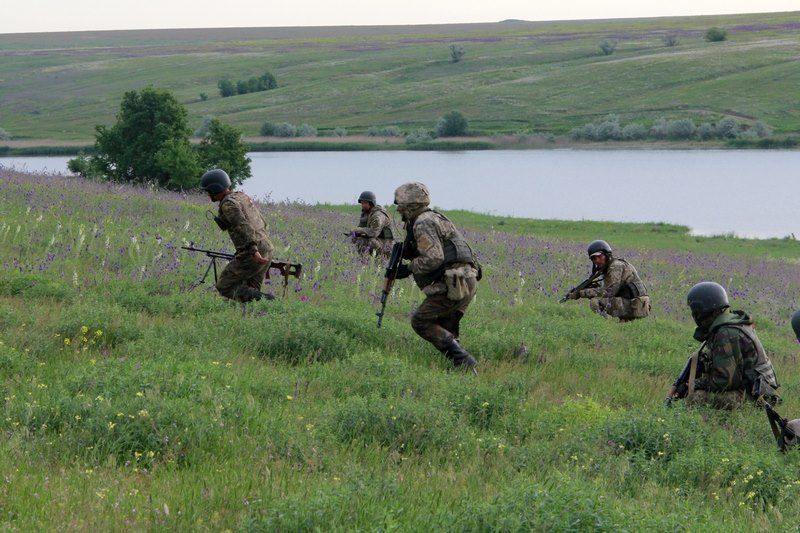 Украина провела масштабные учения десантных войск: фотофакт