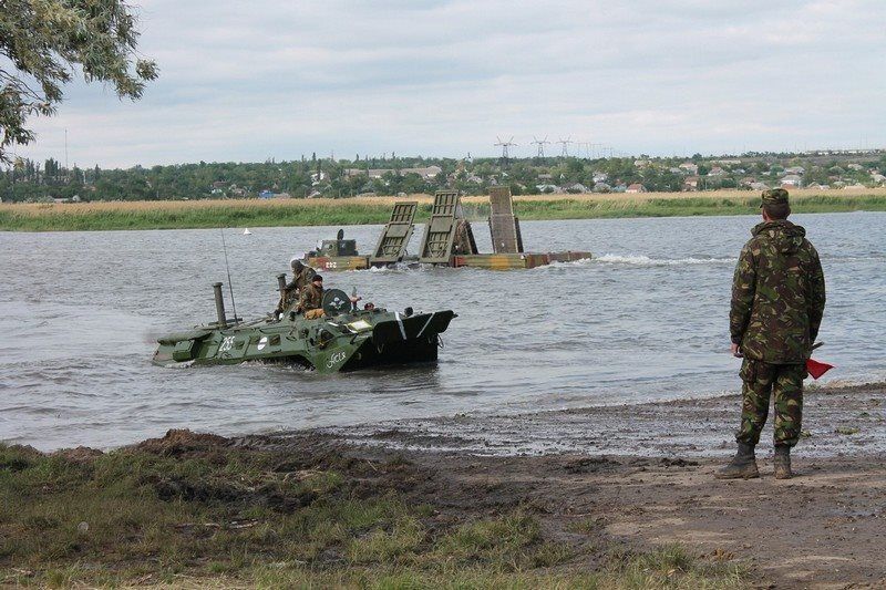 Украина провела масштабные учения десантных войск: фотофакт