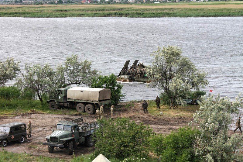 Украина провела масштабные учения десантных войск: фотофакт