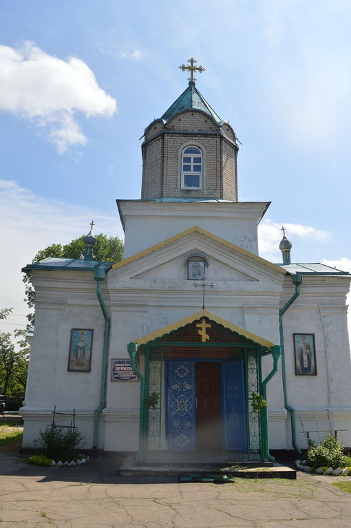 Террористы обстреляли церковь в Луганской области. Опубликованы фото