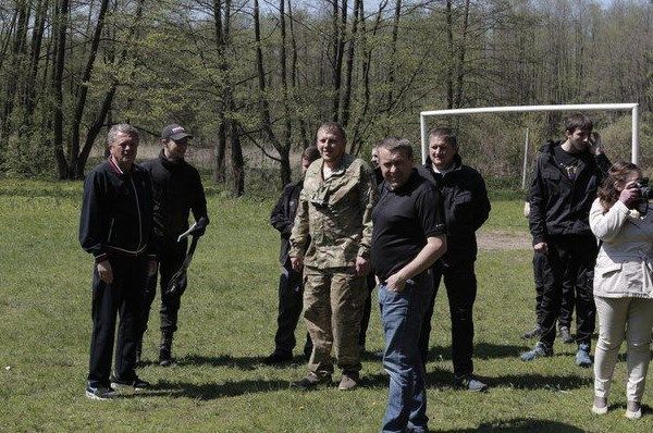 Тренер "Днепра" проведал бойцов "Азова"