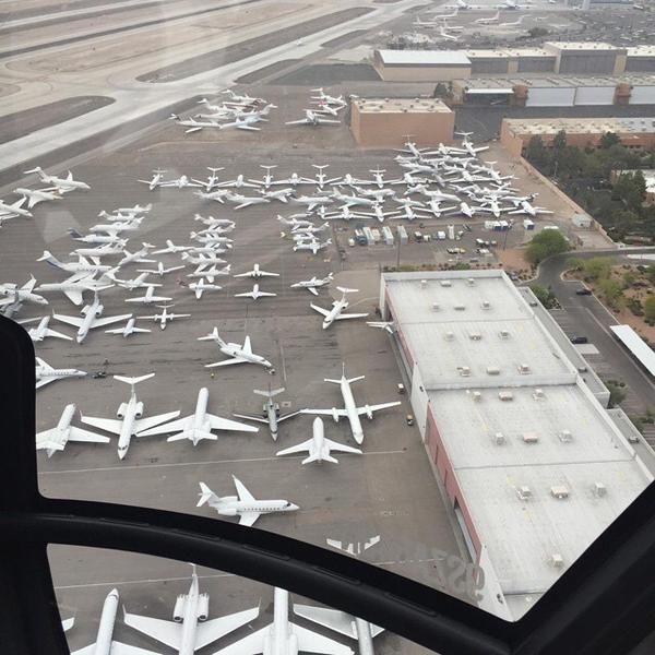 Кадр дня: "взрыв" аэропорта Лас-Вегаса перед боем Мейвезер - Пакьяо
