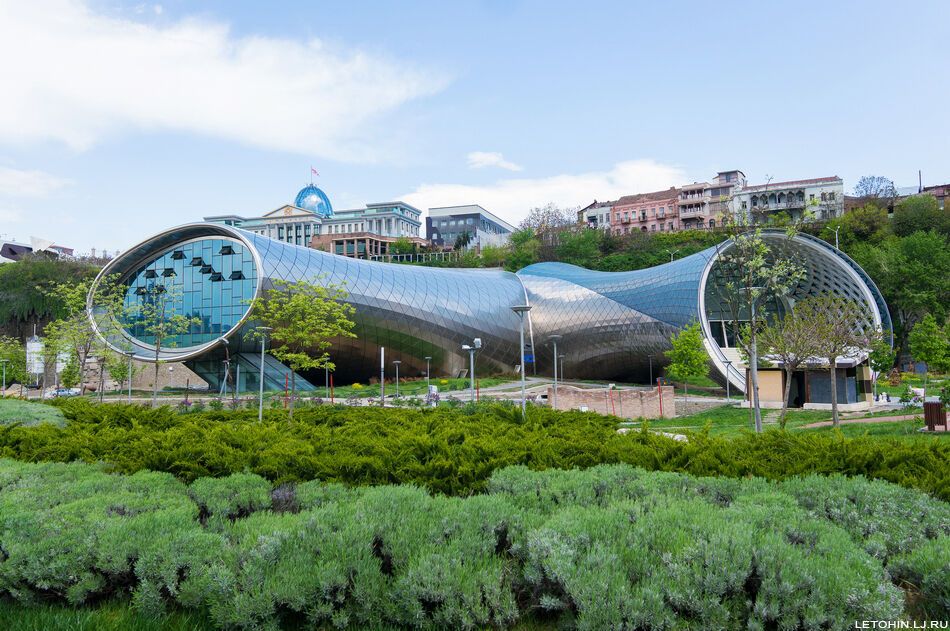 Потрясающий парк Рике в Тбилиси