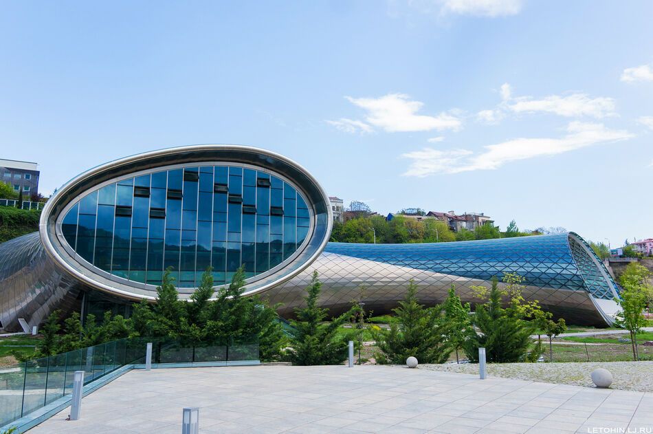 Потрясающий парк Рике в Тбилиси