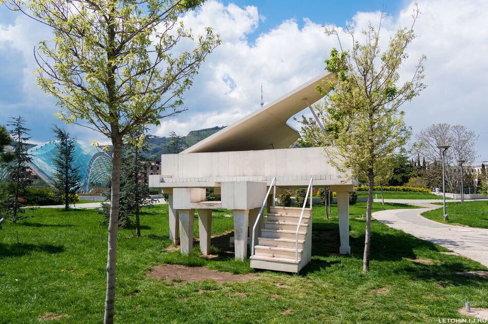 Потрясающий парк Рике в Тбилиси