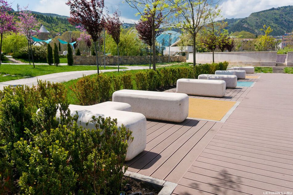 Потрясающий парк Рике в Тбилиси