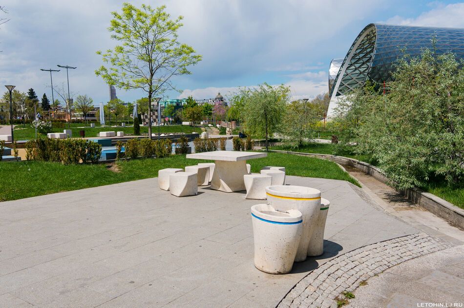 Потрясающий парк Рике в Тбилиси