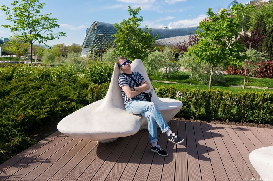 Потрясающий парк Рике в Тбилиси